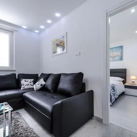 Apartment Andrea 1 *